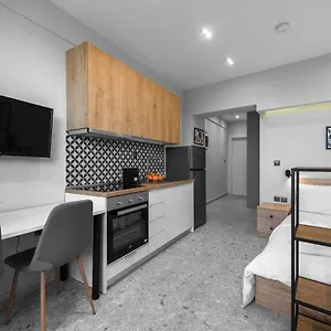 https://the-skysphere-nilie-hospitality-mgmt.hotels-of-thessaloniki.com