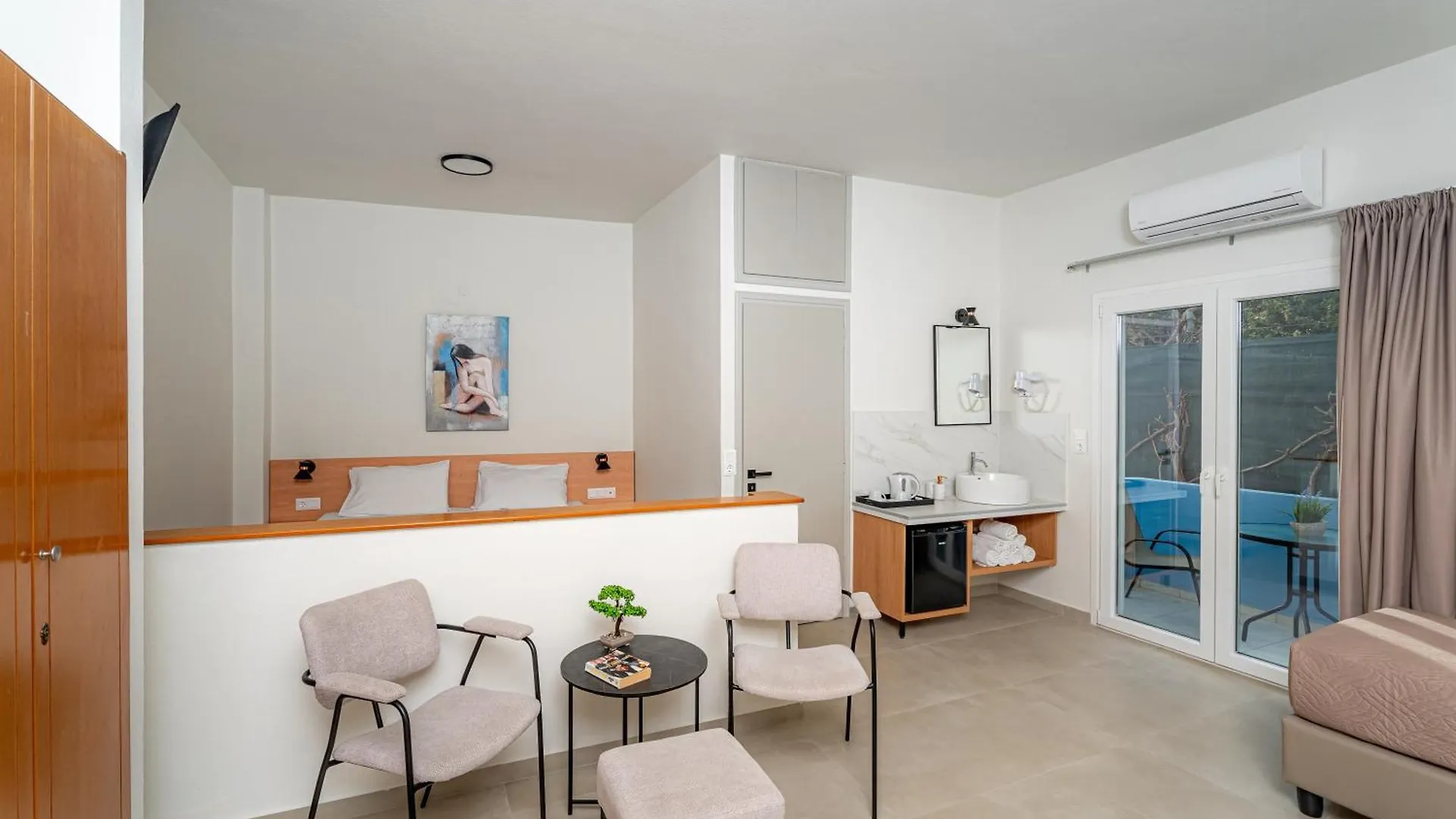 Emi Seaside Apartment Amoudara